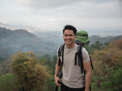 Wajah Jerawatan Gara-gara Hobi Traveling? Atasi dengan Tips Ini