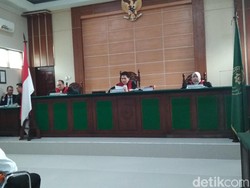 Cemarkan Nama Bupati Blitar, Aktivis Anti Korupsi di Blitar Divonis 6 Bulan Penjara
