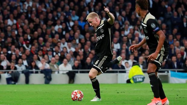 Ajax kalahkan 1-0 Tottenham di London.