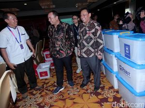 Ketua Bawaslu Tinjau Tempat Laporan Dana Kampanye