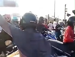 Palang Kereta yang Nyangkut Emak-emak Ternyata Sering Rusak Diterobos