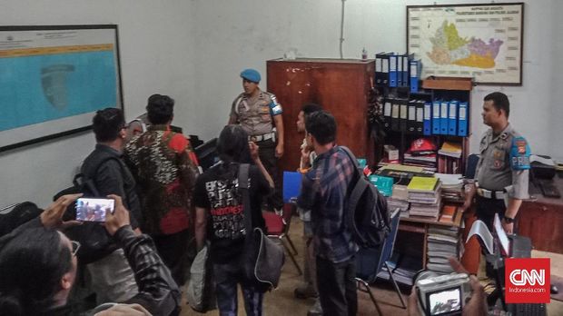 Cerita Korban Salah Tangkap saat Rusuh Massa Berbaju Hitam
