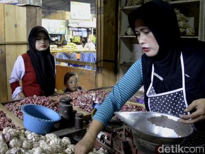 Duh! Harga Bawang Putih Bikin Emak-emak Pusing