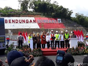 Di Depan Jokowi, Bupati Karanganyar Pamer Paslon 01 Raup 80% Suara Di Depan Jokowi, Bupati Karanganyar Pamer Paslon 01 Raup 80% Suara