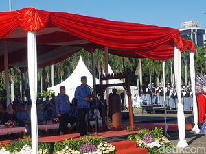 Anies Pimpin Upacara Peringatan Hari Pendidikan Nasional di Monas Anies Pimpin Upacara Peringatan Hari Pendidikan Nasional di Monas