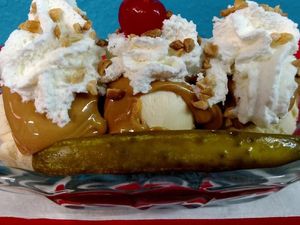 Bosan Banana Split? Ada Acar Split yang Disajikan dengan Es Krim Lezat