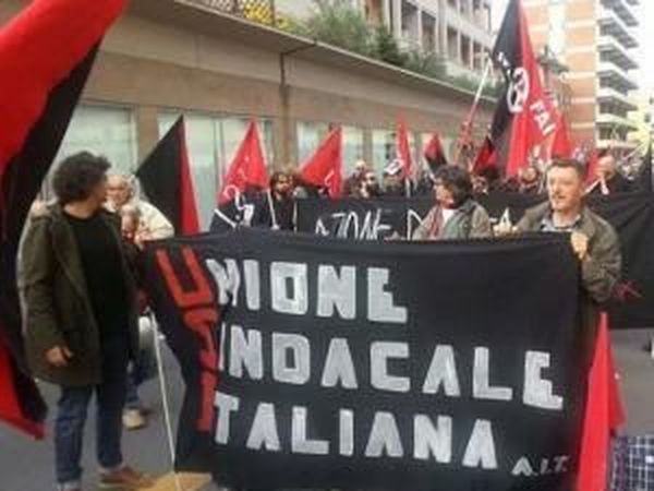 Potret Aksi Massa Baju Hitam Anarcho Syndicalism di Berbagai Negara