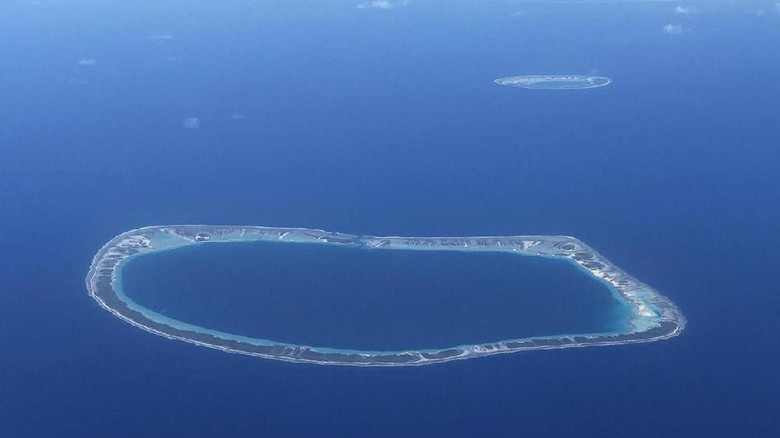 Disappointment Islands dipotret dari pesawat (Andrew Evans/BBC Travel)