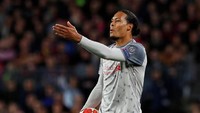 Virgil van Dijk menegaskan dominasi sang jawara Eropa, Liverpool, di ajang The Best FIFA Mens Player tahun ini. Bek asal Belanda itu memastikan Si Merah cuma kebobolan 22 kali di Premier League dan menjadi tim dengan pertahanan terbaik. (Foto: Albert Gea/REUTERS)