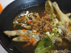 Parte Ceker Rempah: Makan Sop Ceker Pedas Mantap di Resto Sule Parte Ceker Rempah: Makan Sop Ceker Pedas Mantap di Resto Sule