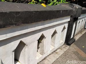 Siapa Kelompok Berbaju Hitam-hitam Coret-coret Jembatan di Malang? Siapa Kelompok Berbaju Hitam-hitam Coret-coret Jembatan di Malang?