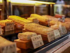 Cemilan di tsukuji fish market