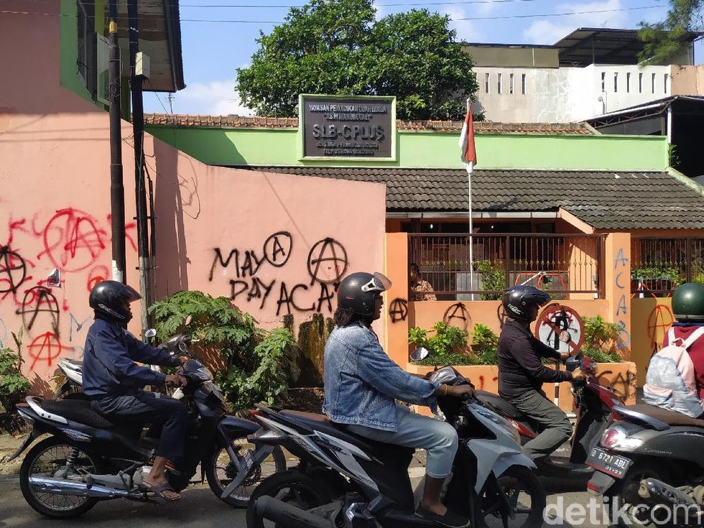 Aksi Vandalisme Anarcho-Syndicalism Bikin Siswa SLB Takut Sekolah Aksi Vandalisme Anarcho-Syndicalism Bikin Siswa SLB Takut Sekolah