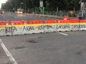 Aksi Buruh Rusak Fasilitas Transjakarta, Anies Serahkan ke Aparat