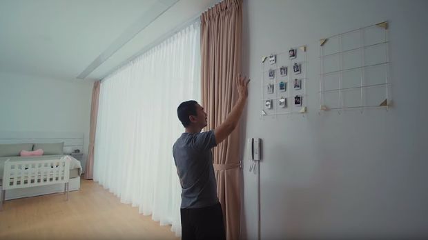 Intip Kamar Bayi Raditya Dika yang Simpel dan Minim Dekorasi