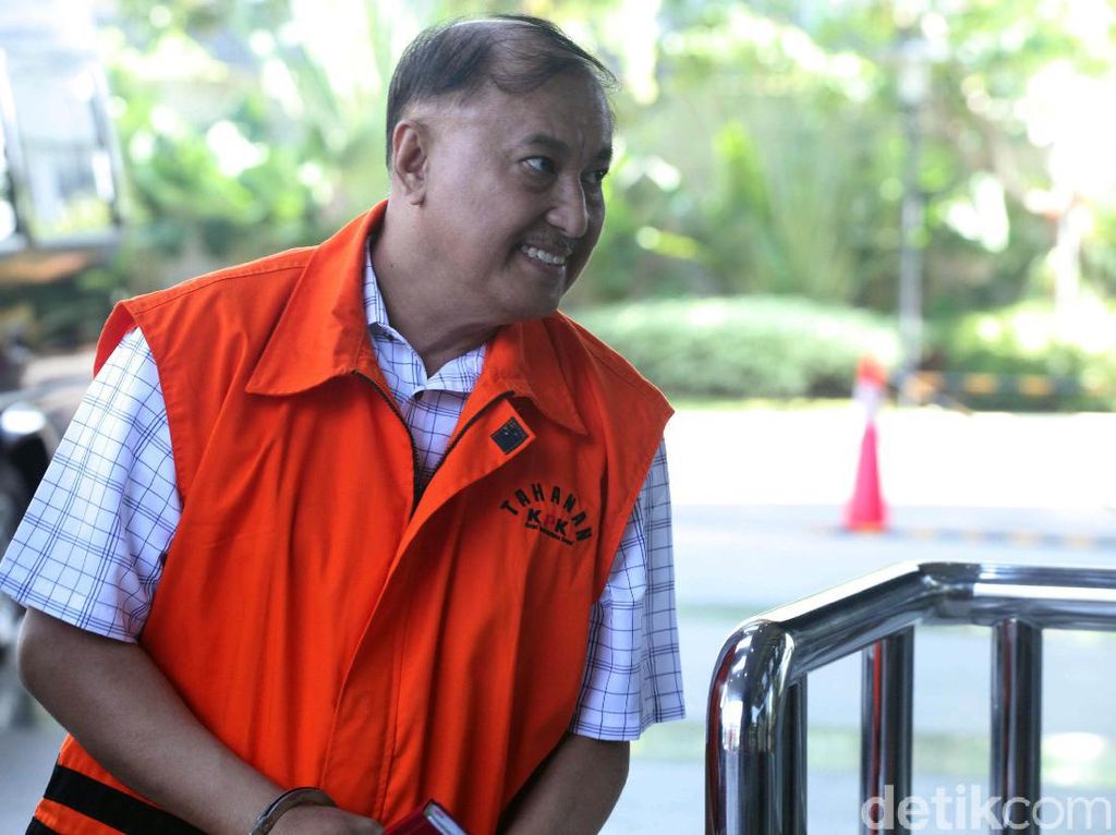 KPK Setor Hasil Lelang Range Rover ke Kas Negara dari Koruptor e-KTP KPK Setor Hasil Lelang Range Rover ke Kas Negara dari Koruptor e-KTP