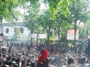 Massa Geruduk Kantor Bupati dan DPRD Banjarnegara, Sebut Soal Dugaan Korupsi