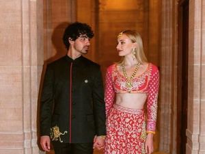 Bungkus Permen Cincin Pernikahan Joe Jonas-Sophie Dijual Puluhan Juta