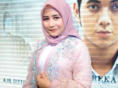 Jelang Puasa Prilly Latuconsina tampil Berhijab, Ada Apa?
