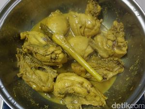 Masak Apa Hari Ini : Nangka Muda dan Ayam Bumbu Kuning yang Gurih Berempah