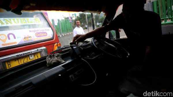 Keren! Angkot di Bekasi Kini Bisa Dipesan Online