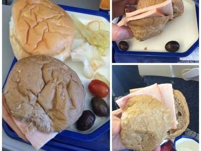 Bayar Tiket Pesawat Mahal, Penumpang Malah Dapat Makanan yang Mengecewakan