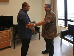 Prabowo Batal, Politikus Gerindra Jenguk Ani Yudhoyono di Singapura