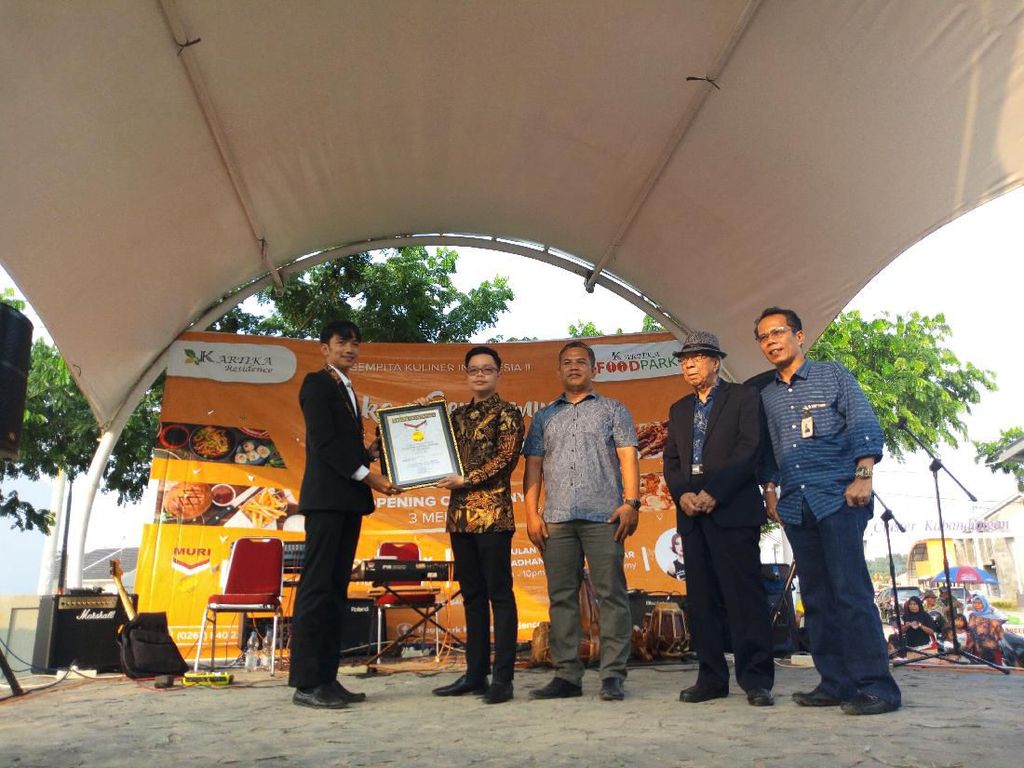 Food Park di Karawang Pecahkan Rekor MURI Punya Franchise Terbanyak Food Park di Karawang Pecahkan Rekor MURI Punya Franchise Terbanyak