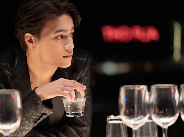 Pose Keren Ice Paris Intarakomalyasut Saat Makan dan Masak Bareng Sang Ibu