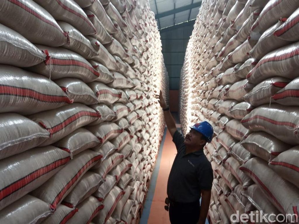 2 Juta Lebih Beras di Bulog, Mentan: Pokoknya Stok Aman 2 Juta Lebih Beras di Bulog, Mentan: Pokoknya Stok Aman