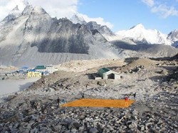 Gunung Everest Terancam Tinja Para Pendaki