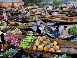 Serunya Belanja di 5 Pasar Apung di Asia, Salah Satunya Indonesia