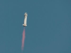 Alasan Roket yang Ditumpangi Jeff Bezos Berbentuk Seperti Kemaluan