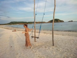 Jurnalis Asing Menikmati Keindahan Bukit Merese dan Tanjung Aan