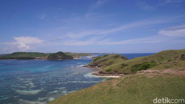 Potret Keindahan Bukit Merese di Lombok