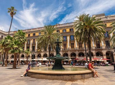 Foto: Plaza Reial, Tempat Fans Liverpool Rusuh di Barcelona