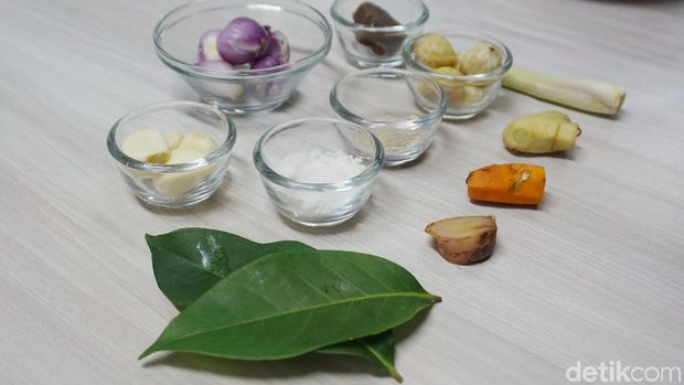Bahan bumbu dasar kuning