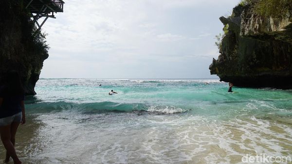 Foto: Pantai Suluban, Pantai Cantik Tersembunyi di Bali