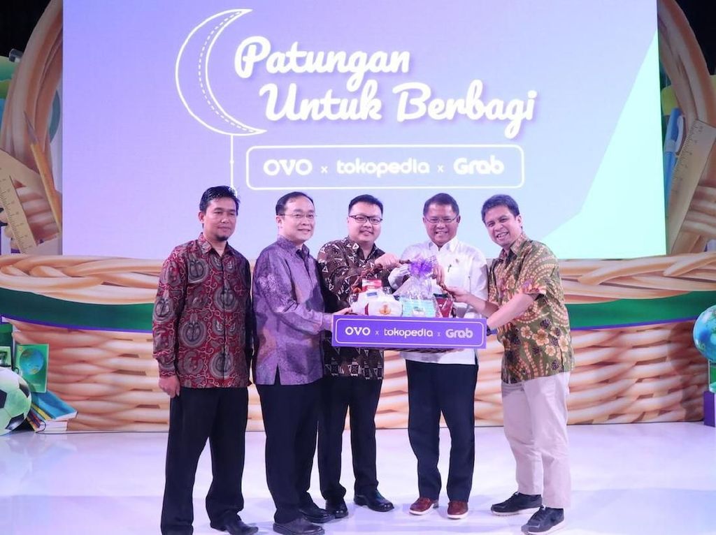 Donasi Patungan untuk Berbagi Disalurkan ke 80 Ribu Anak Yatim Donasi Patungan untuk Berbagi Disalurkan ke 80 Ribu Anak Yatim