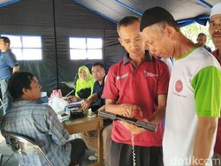 Jemaah Masjid Agung Ciamis Periksa Kesehatan Gratis Usai Jumatan
