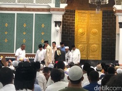 Prabowo-Sandiaga Salat Jumat di Masjid Baiturrahman Aceh