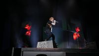 Ngamen Berkelas ala Ed Sheeran di GBK