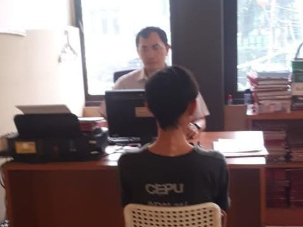 Polisi Tangkap Ayah yang Tega Aniaya Bayinya Hingga Tewas di Jakbar Polisi Tangkap Ayah yang Tega Aniaya Bayinya Hingga Tewas di Jakbar