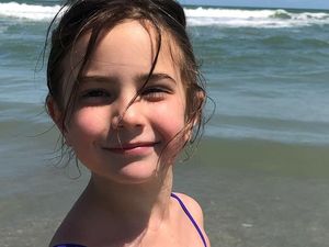 Lexi Rabe, Pemeran Anak Iron Man yang Suka Pose Keren Saat Makan Sushi Lexi Rabe, Pemeran Anak Iron Man yang Suka Pose Keren Saat Makan Sushi