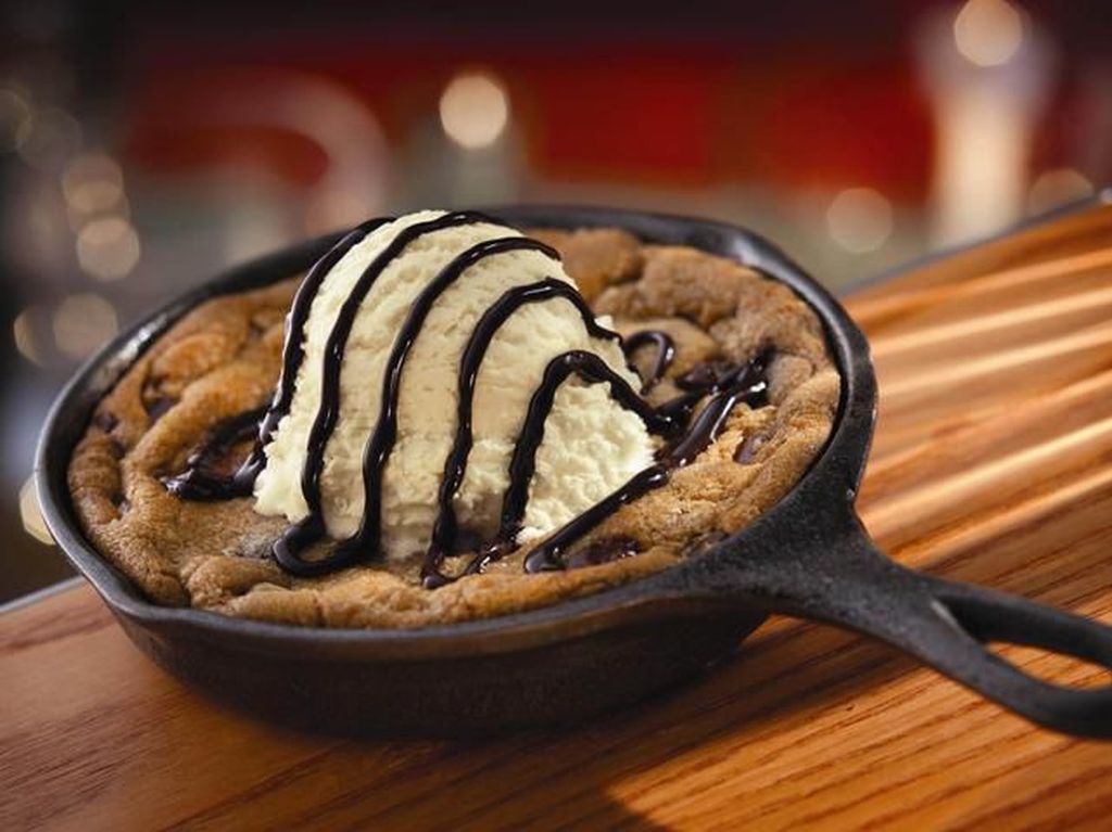 Panas Meleleh, 5 Dessert Ini Siap Jadi Santapan Akhir Pekan Panas Meleleh, 5 Dessert Ini Siap Jadi Santapan Akhir Pekan