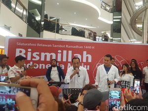 Menhub dan Wakil Ketua TKN Jokowi Nyanyi Hibur Relawan