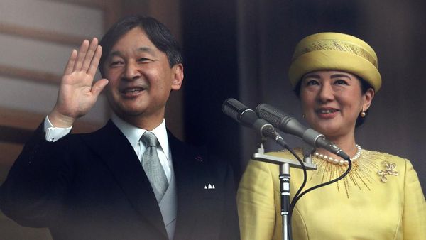 Penampilan Perdana Kaisar Naruhito Usai Naik Takhta
