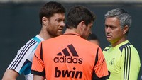 Sikap Mourinho itu menegaskan jika sikapnya kepada Casillas merupakan keputusan profesional. Tapi, sebetulnya relasi mereka baik-baik saja. Kevork Djansezian/Getty Images.