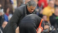 Mourinho pun mengapresiasi tindakan cepat tim medis Porto dalam menangani Iker Casillas. Denis Doyle/Getty Images Europe.