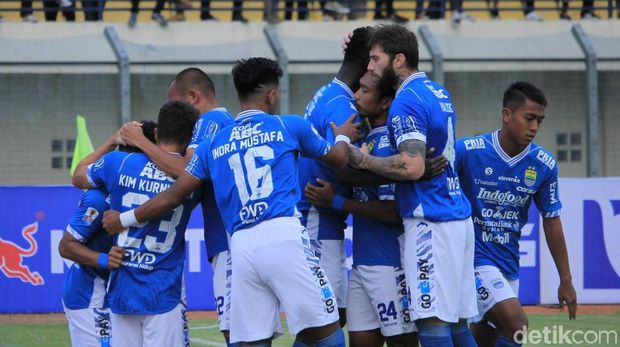 Persib Bandung vs Borneo FC di Stadion Si Jalak Harupat, Sabtu (4/5/2019) berakhir kemenangan untuk tuan rumah 3-2. 